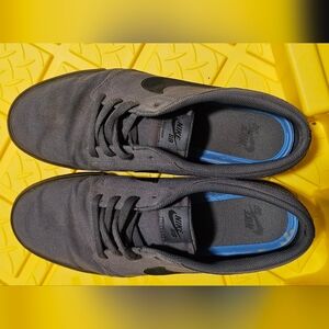 Nike SB Men's Dark Gray Sneakers